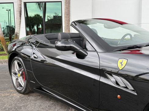Used 2013 Ferrari California image 9