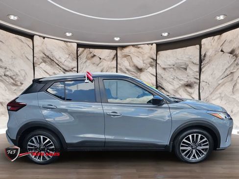Used 2022 Nissan Kicks SV FWD image 4