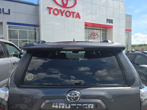Used 2020 Toyota 4Runner SR5 Premium w/ Moonroof Package AWD/4WD image 9