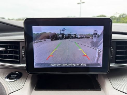 Used 2023 Ford Explorer XLT w/ Equipment Group 202A AWD/4WD image 26