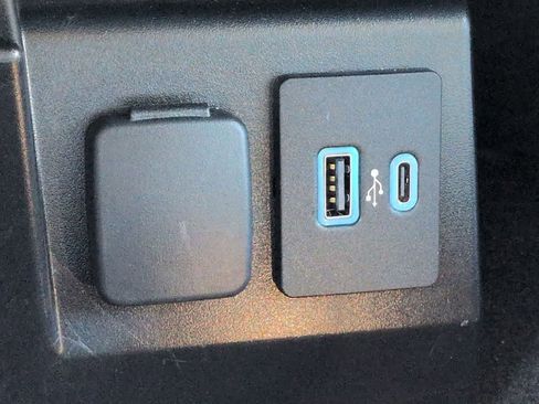 Used 2022 Ford Explorer Limited w/ Equipment Group 301A AWD/4WD image 33
