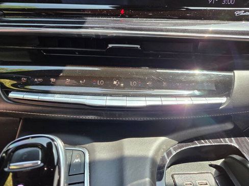 Used 2023 Cadillac Escalade ESV V AWD/4WD image 35