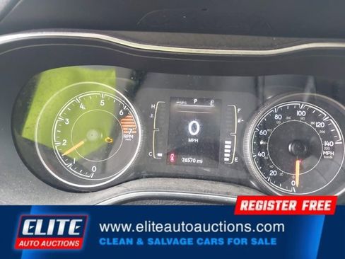 Used 2019 Jeep Cherokee Latitude Plus image 14