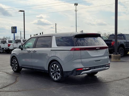 Used 2024 Kia Carnival EX image 6