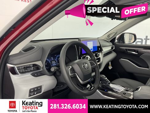 New 2026 Toyota Highlander Platinum AWD/4WD image 2