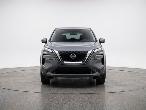 Used 2025 Nissan Rogue SV FWD image 2