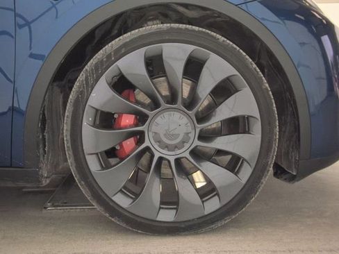 Used 2024 Tesla Model Y Performance image 22