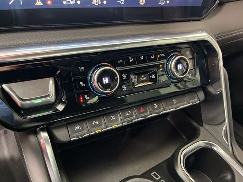 Certified 2025 GMC Sierra 1500 Denali image 31