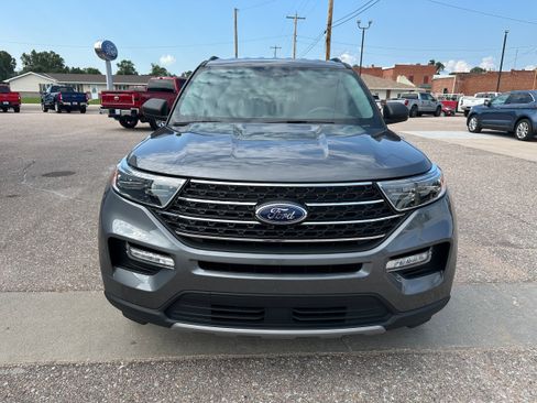 Used 2024 Ford Explorer XLT w/ Equipment Group 202A AWD/4WD image 2
