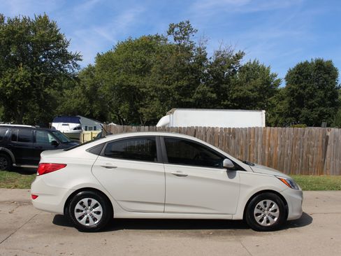 Used 2016 Hyundai Accent SE image 11