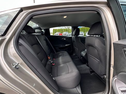 Used 2022 Chevrolet Malibu LS FWD image 17