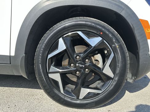 Used 2024 Kia Seltos EX FWD image 18