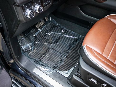 Used 2024 GMC Yukon XL Denali Ultimate image 17