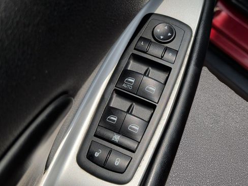 Used 2019 Dodge Journey SE FWD image 9