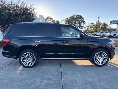 Used 2023 Ford Expedition Limited image 8