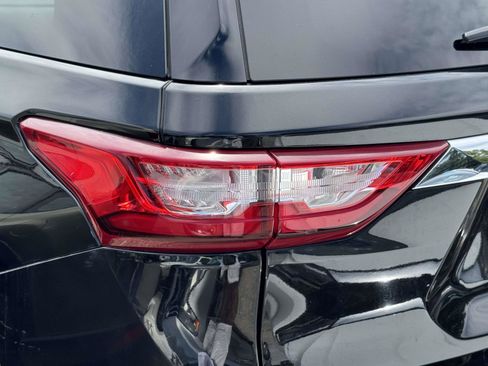Used 2019 Chevrolet Traverse LT w/ LT Premium Package AWD/4WD image 7