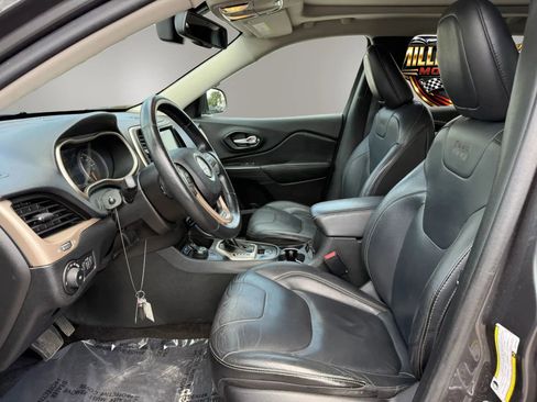 Used 2016 Jeep Cherokee Limited AWD/4WD image 2