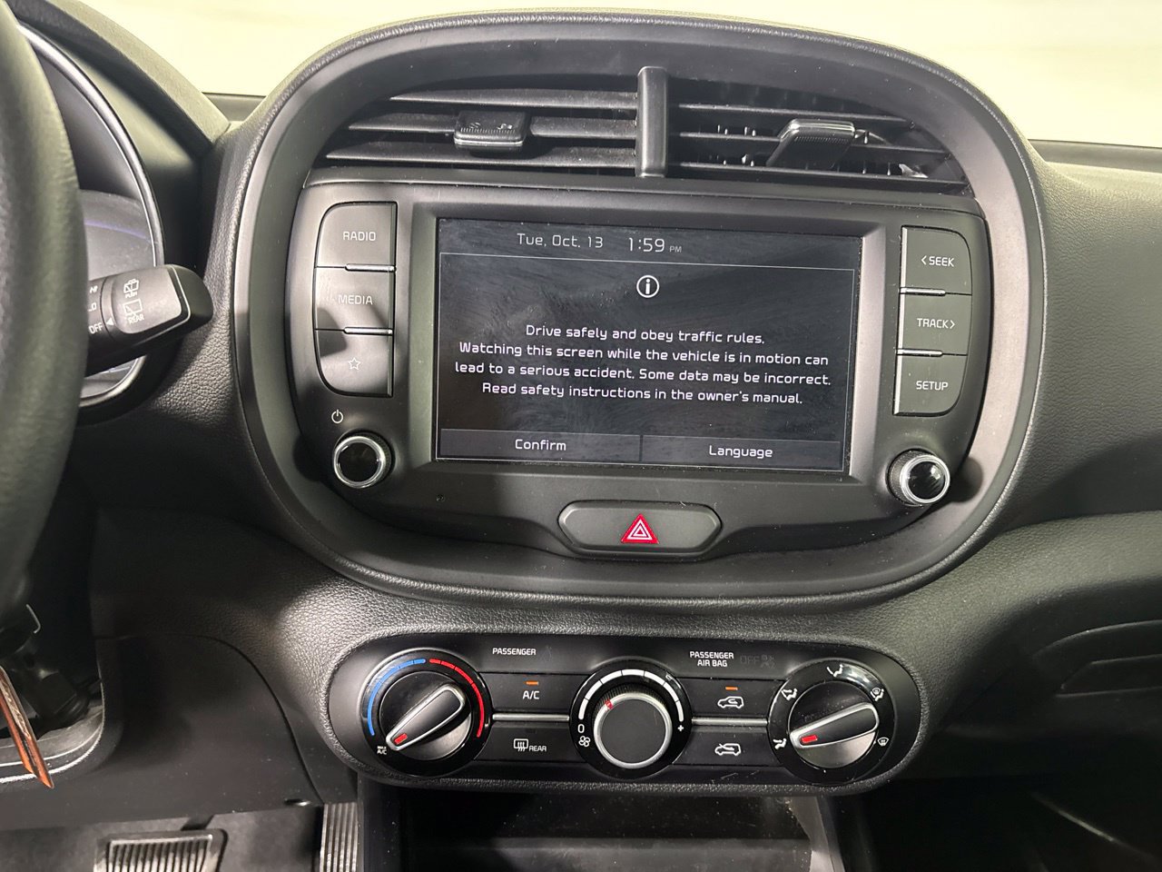 Used 2025 Kia Soul LX w/ LX Technology Package FWD image 17