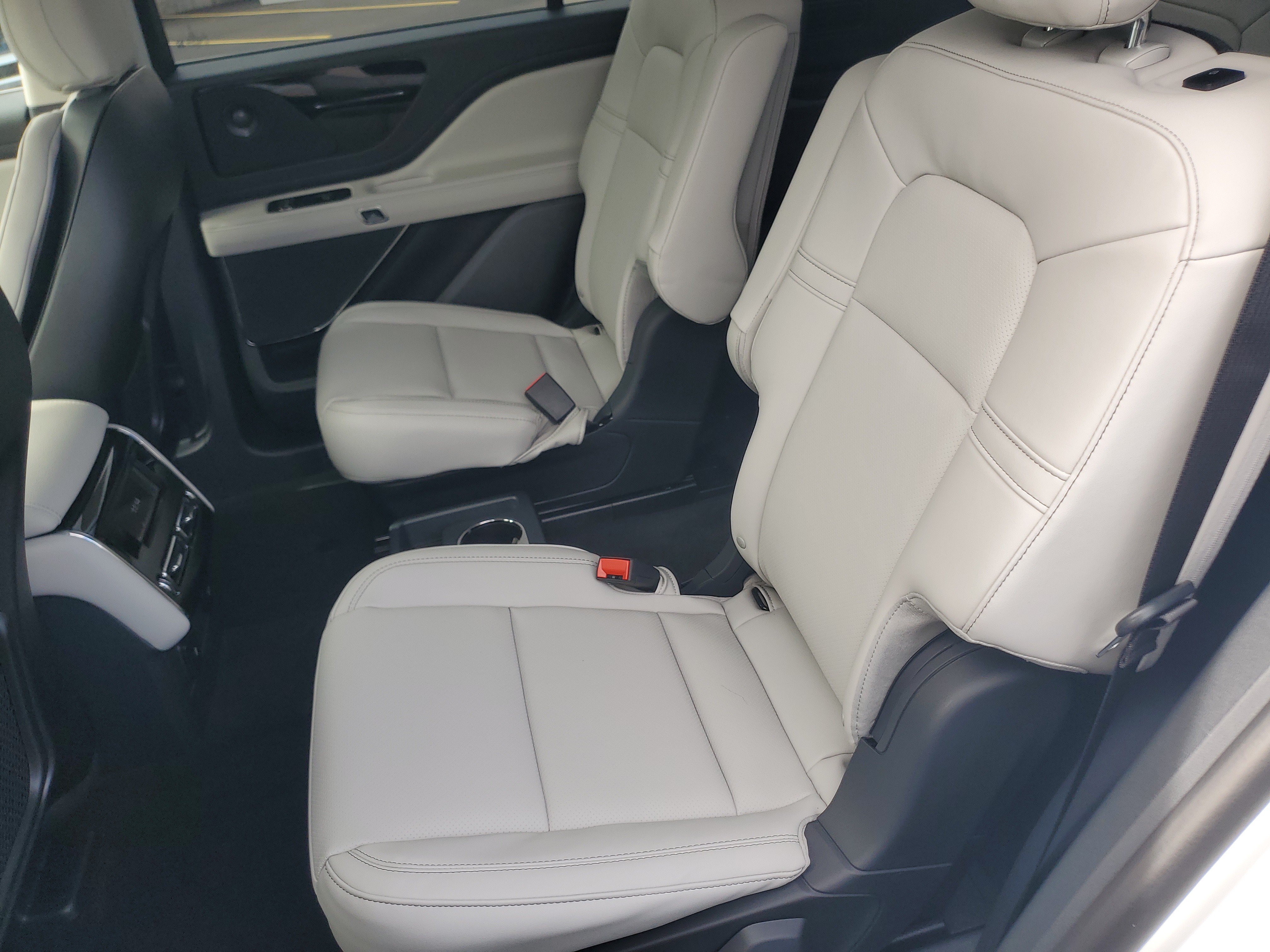 New 2026 Lincoln Aviator AWD image 27