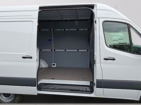 Used 2026 Mercedes-Benz Sprinter 2500 image 9