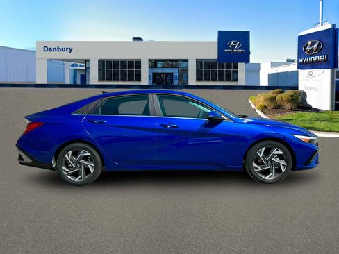 New 2024 Hyundai Elantra Limited image 9
