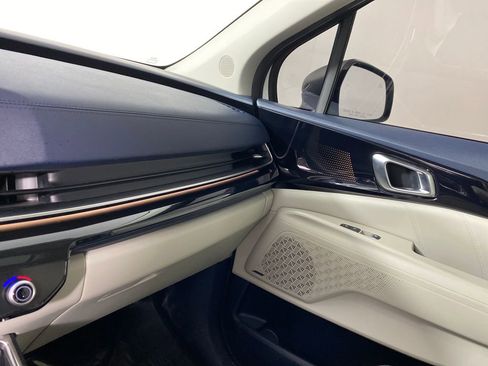 Used 2025 Kia Carnival SX Prestige image 25