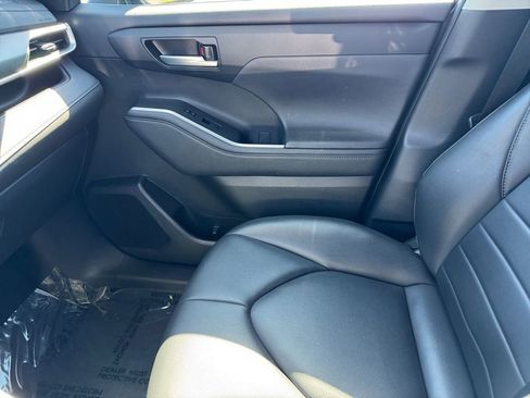Certified 2024 Toyota Highlander XLE AWD/4WD image 29