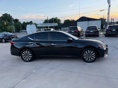 Used 2024 Nissan Altima 2.5 SV AWD/4WD image 45