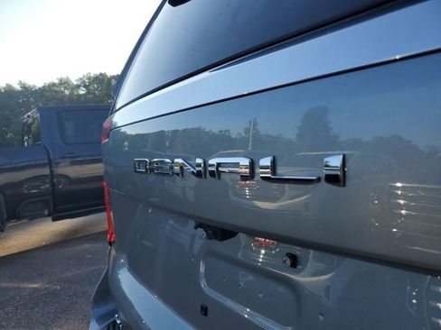 New 2025 GMC Yukon XL Denali image 9