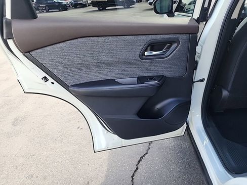 Used 2023 Nissan Rogue SV image 24