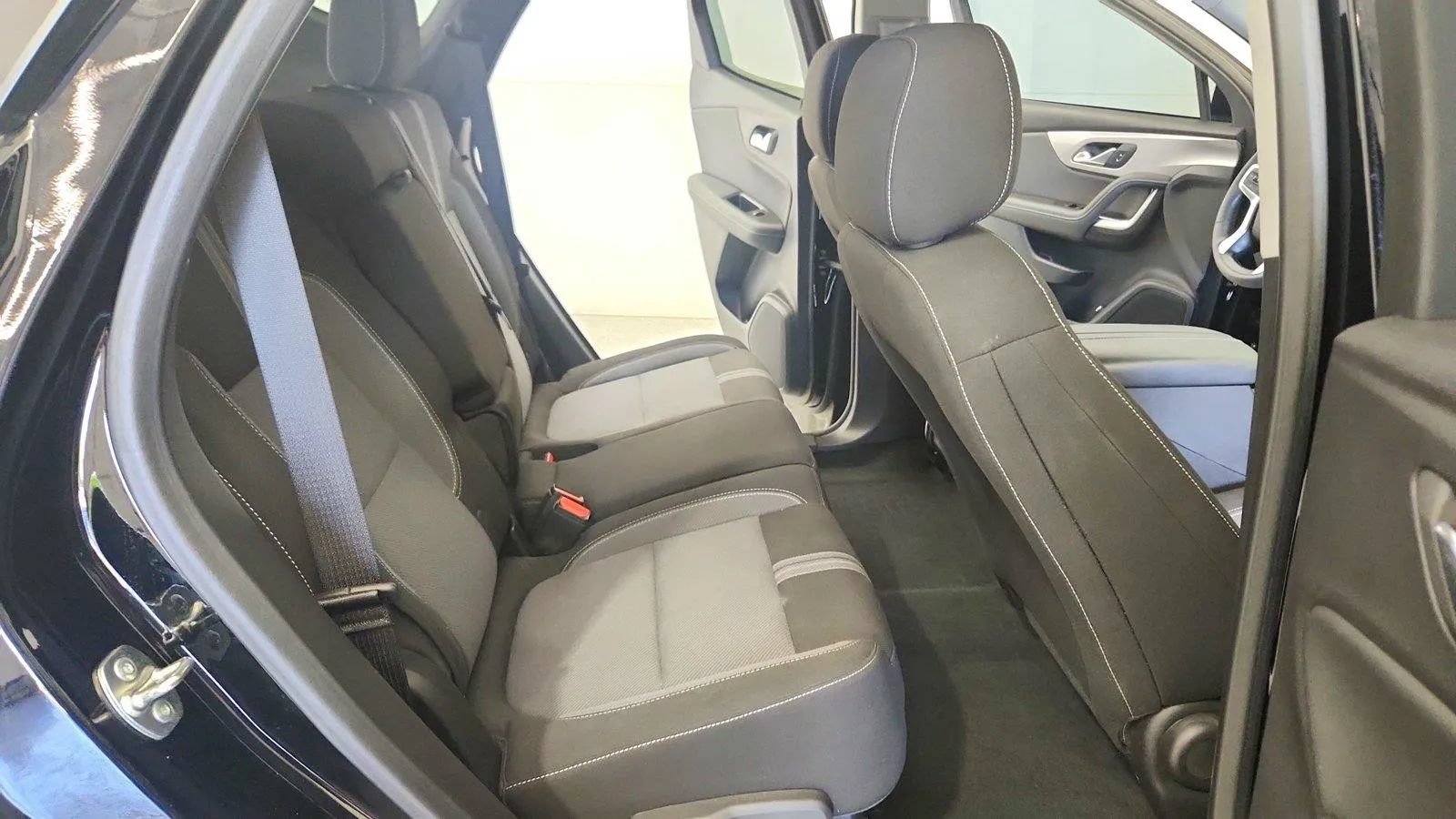 Used 2024 Chevrolet Blazer LT w/ Convenience Package FWD image 18