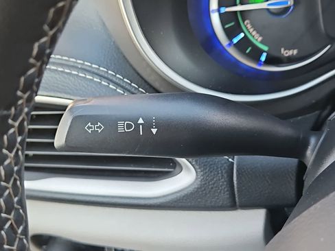 Used 2023 Chrysler Pacifica Touring-L image 29