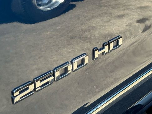 Used 2019 Chevrolet Silverado 2500 LTZ w/ LTZ Plus Package image 9