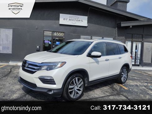 Used 2017 Honda Pilot Touring image 1
