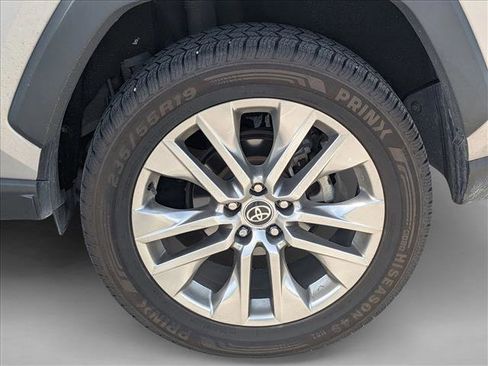 Used 2022 Toyota RAV4 XLE Premium FWD image 5