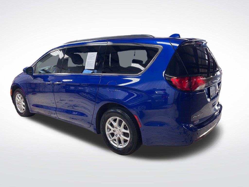 Used 2020 Chrysler Pacifica Touring w/ Cold Weather Group FWD image 4