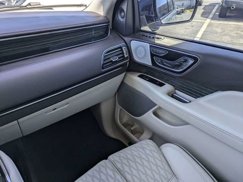 Certified 2022 Lincoln Navigator L Black Label AWD/4WD image 19