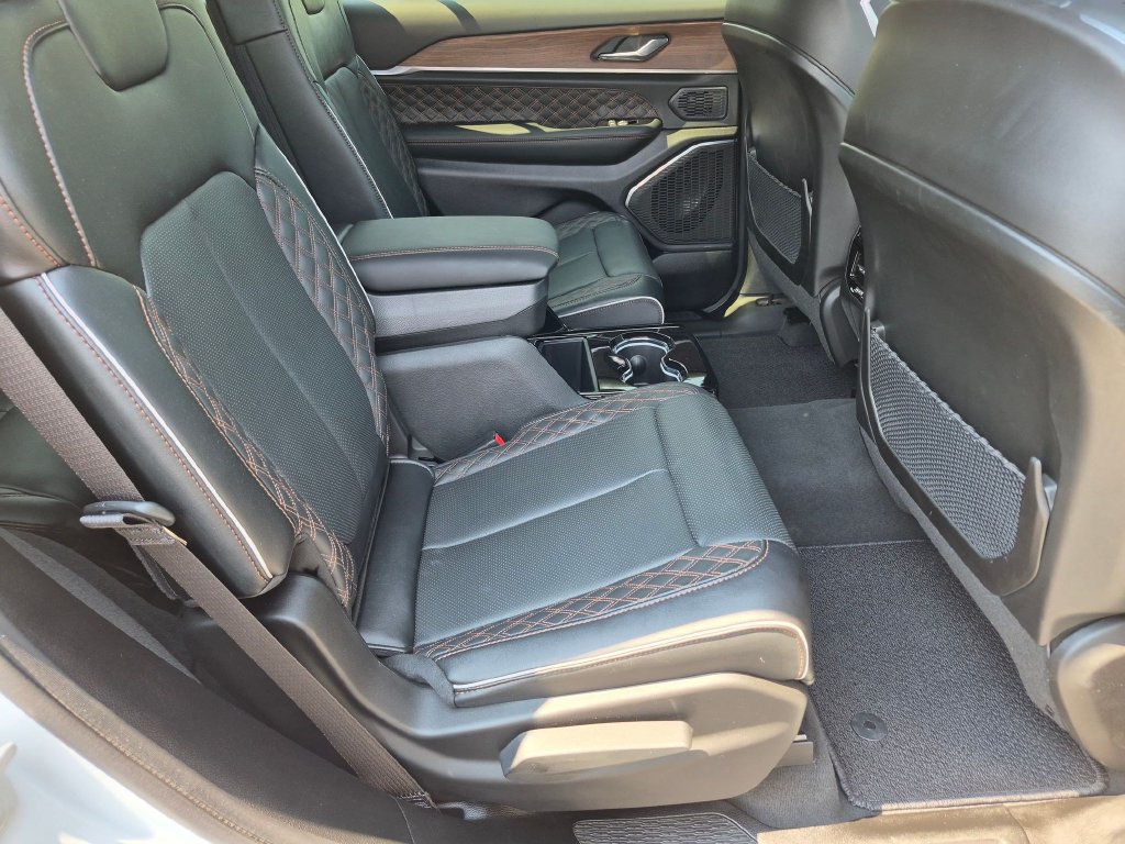 Used 2024 Jeep Grand Cherokee L Summit w/ High Altitude Package AWD/4WD image 32
