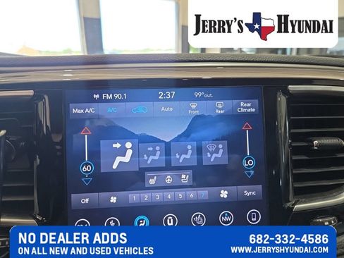 Used 2019 Chrysler Pacifica Limited FWD image 11