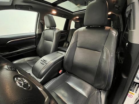 Used 2016 Toyota Highlander Limited Platinum AWD/4WD image 11