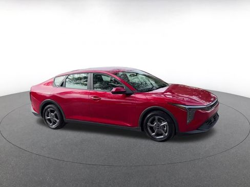 Used 2025 Kia K4 LXS image 2