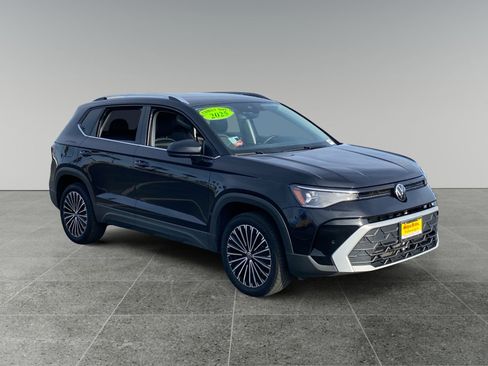 Used 2025 Volkswagen Taos SE image 7