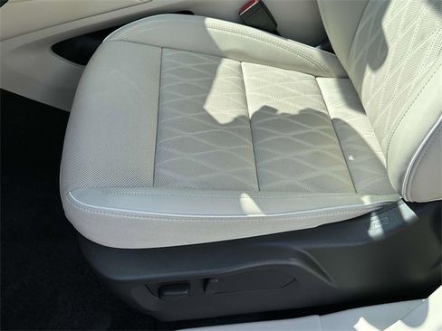 Used 2023 Buick Envision Avenir image 14