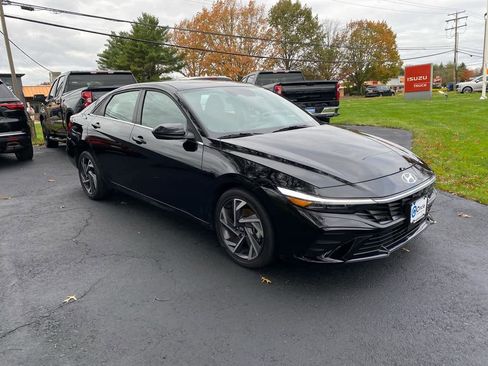 New 2025 Hyundai Elantra SEL w/ Cargo Package image 1