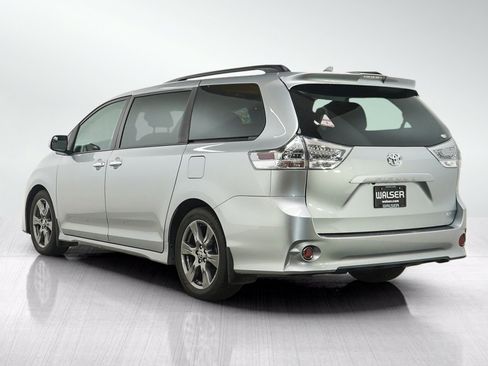 Used 2020 Toyota Sienna SE w/ Carpet Mat Package FWD image 3