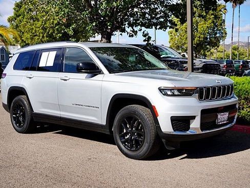 Certified 2023 Jeep Grand Cherokee L Laredo RWD image 6
