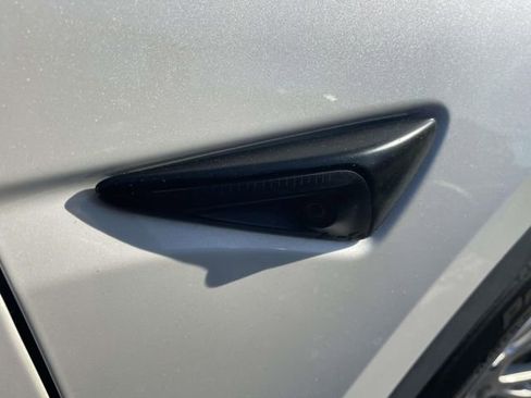 Used 2021 Tesla Model Y Long Range AWD/4WD image 14