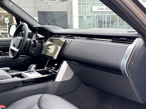 New 2025 Land Rover Range Rover SE image 18