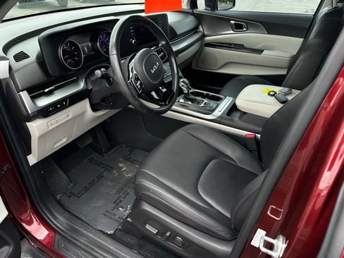 Used 2022 Kia Carnival LX FWD image 12