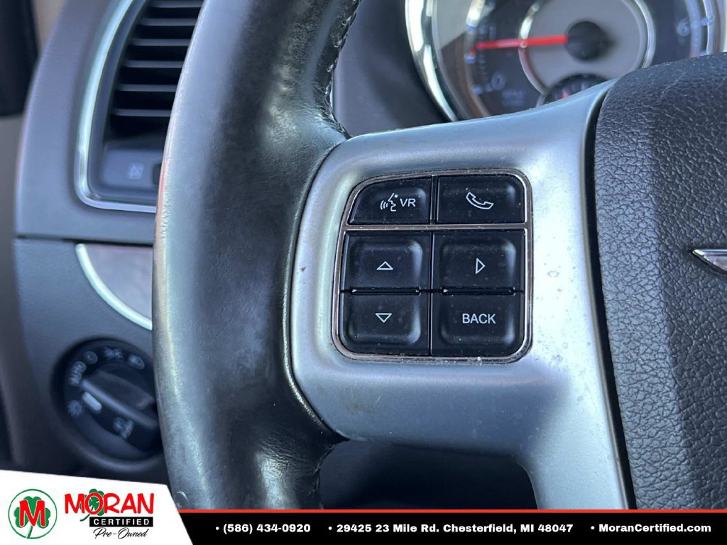 Used 2015 Chrysler Town & Country Touring FWD image 24
